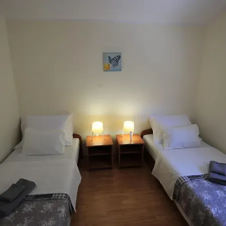 Barbara - Two Bedroom With Terrace ויר