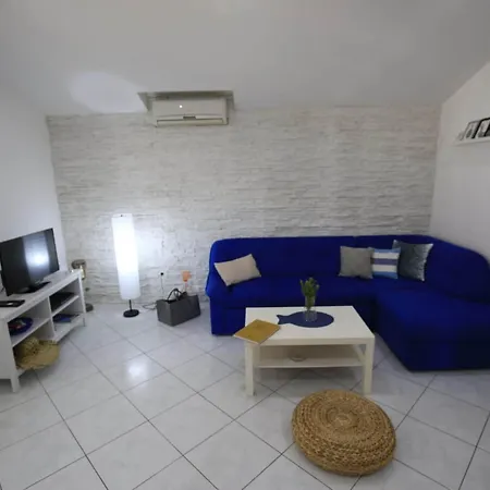 Barbara - Two Bedroom With Terrace * Vir